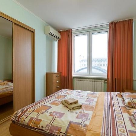 Апартаменти 3-Кімнатні Поруч З М. Театральна Kyjev Exteriér fotografie